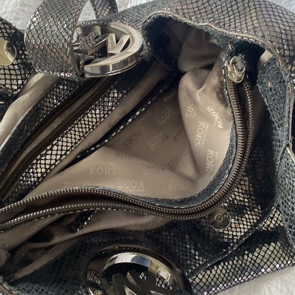 Michael Kors silver purse - Picture 4 of 7